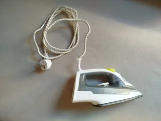 Plancha de vapor ligera y cómoda