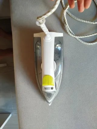 Plancha de vapor ligera y cómoda