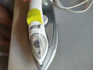 Plancha de vapor ligera y cómoda