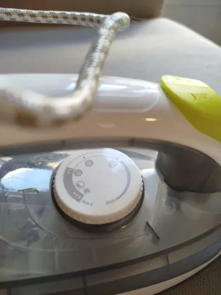 Plancha de vapor ligera y cómoda