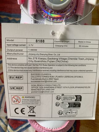 Zapatillas con ruedas y luces LED