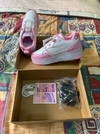 Zapatillas con ruedas y luces LED