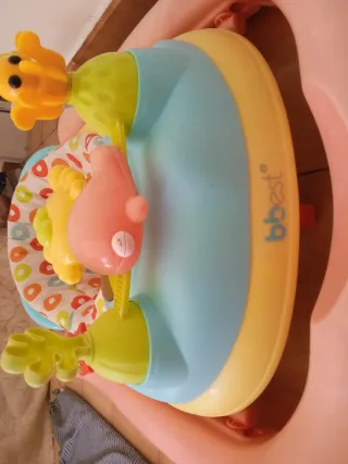 Andador infantil con juguetes