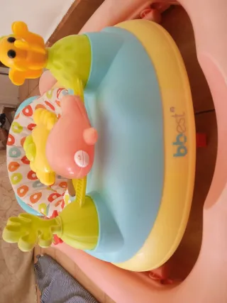 Andador infantil con juguetes