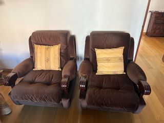 Pareja de sillones de terciopelo marrón