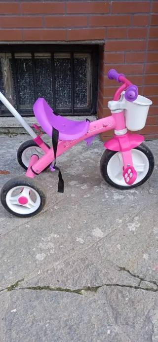 Triciclo rosa in alluminio.