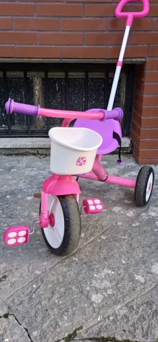 Triciclo rosa in alluminio.