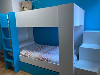 Litera infantil blanca y azul