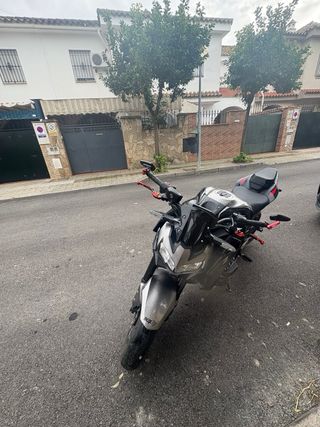 Kawasaki Z900 Negra y Roja