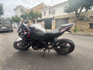 Kawasaki Z900 Negra y Roja