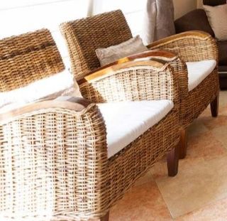 Sillones de ratán y madera