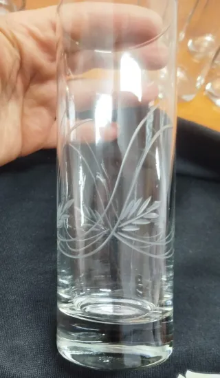 Vasos de cristal altos grabados