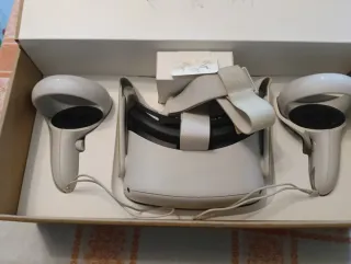 Meta Quest 2 - Visore VR e Controller