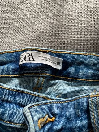 Pantalón vaquero Zara azul