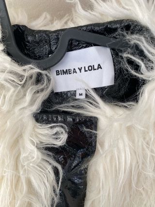 Abrigo pelo Bimba y Lola beige/negro
