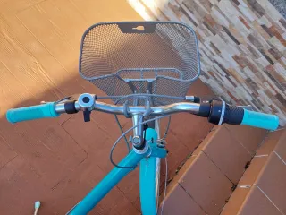 Bici niña B'TWIN azul 24 con cesta