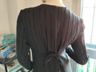 Vestido negro manga larga de alta moda