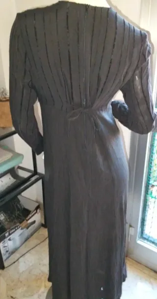 Vestido negro manga larga de alta moda