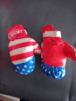 U.S.A.Saco de boxeo  y guantes para niños.