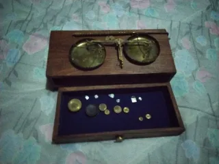 Balanza de joyeria antigua de latón