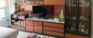 Librería salón por módulos y armarios colgados