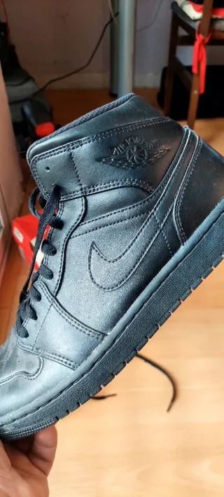 Air Jordan 1 Mid Nike Negras