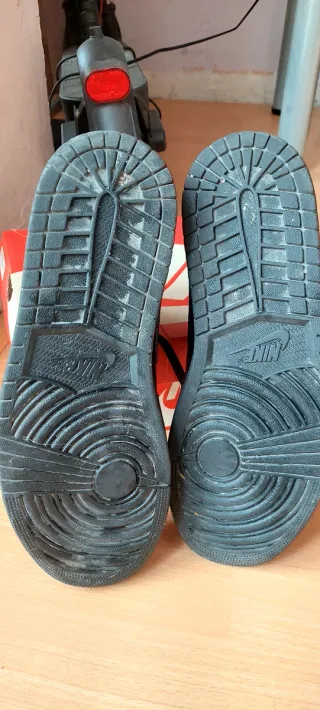 Air Jordan 1 Mid Nike Negras