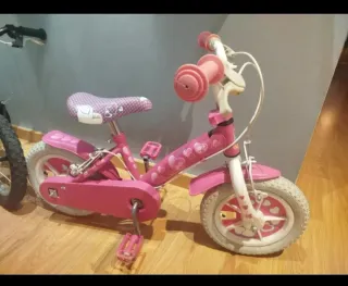 Bicicleta infantil de Barbie como nueva