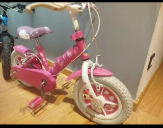 Bicicleta infantil de Barbie como nueva