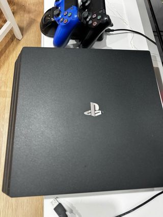 Consola PS4 Pro 1TB + 2 Mandos + Cargador