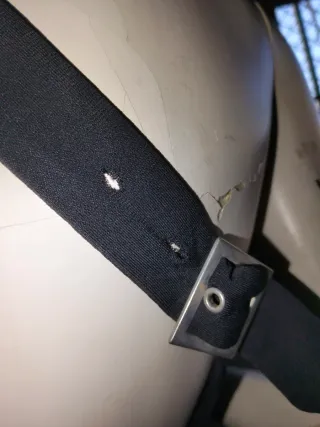 Camiseta tirante negro con hebillas