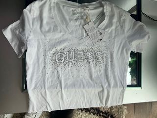 Camiseta Guess con pedrería Talla S