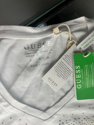 Camiseta Guess con pedrería Talla S