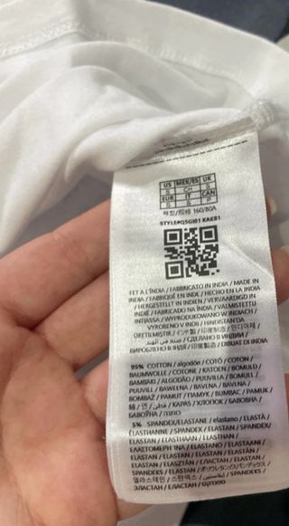 Camiseta Guess con pedrería Talla S