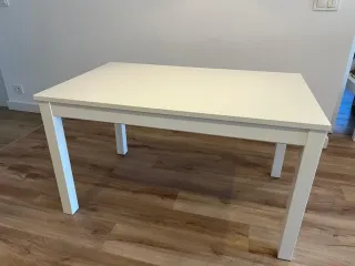 Mesa extensible blanca de madera Ikea