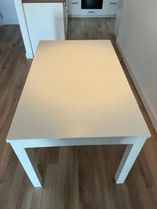 Mesa extensible blanca de madera Ikea