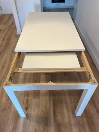 Mesa extensible blanca de madera Ikea