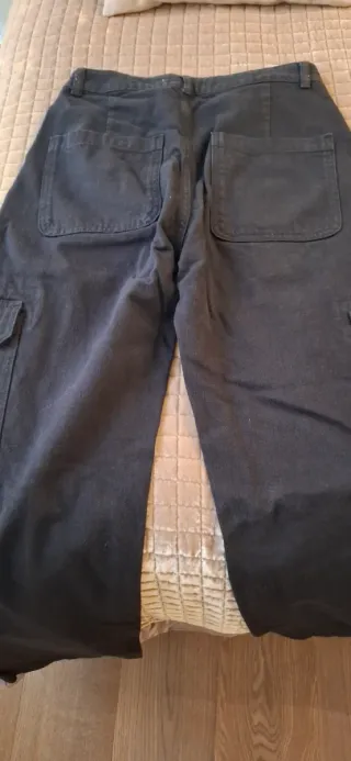 Pantalón cargo negro