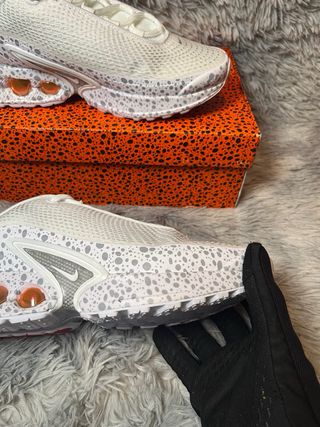 Nike Air Max Dn Safari Blanco/Rojo Solar