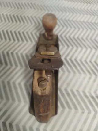 Cepillo de carpintero antiguo