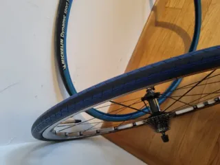 Rueda Mavic con cubierta Michelin