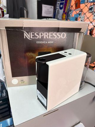 Nespresso Essenza Mini Krups XN110810 leer