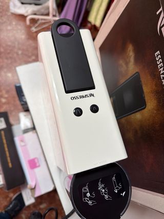 Nespresso Essenza Mini Krups XN110810 leer