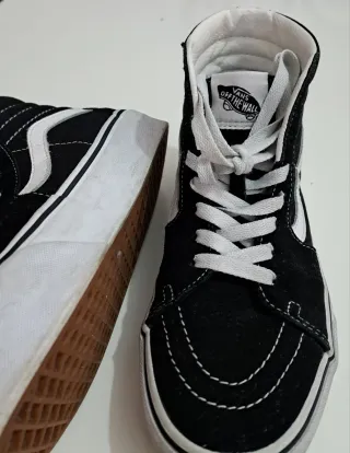 Zapatillas Vans Negras y Blancas