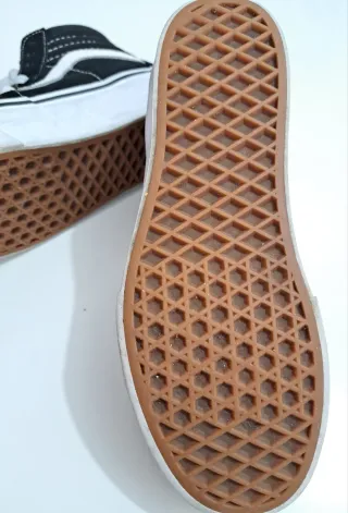 Zapatillas Vans Negras y Blancas