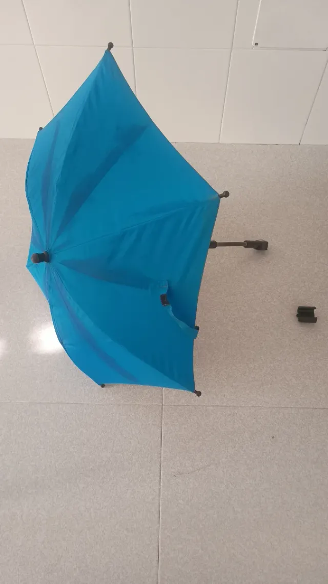 Sombrilla Bugaboo Bee azul con soporte