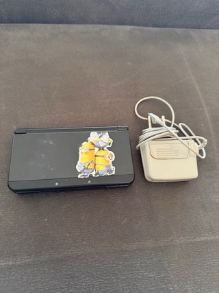 Nintendo New 3DS Negra con Cargador