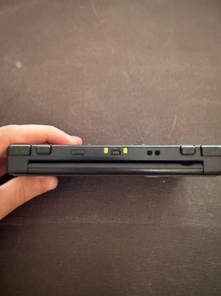 Nintendo New 3DS Negra con Cargador