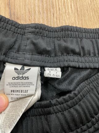 Pantalón corto Adidas negro