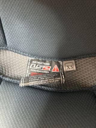 Casco negro con visera